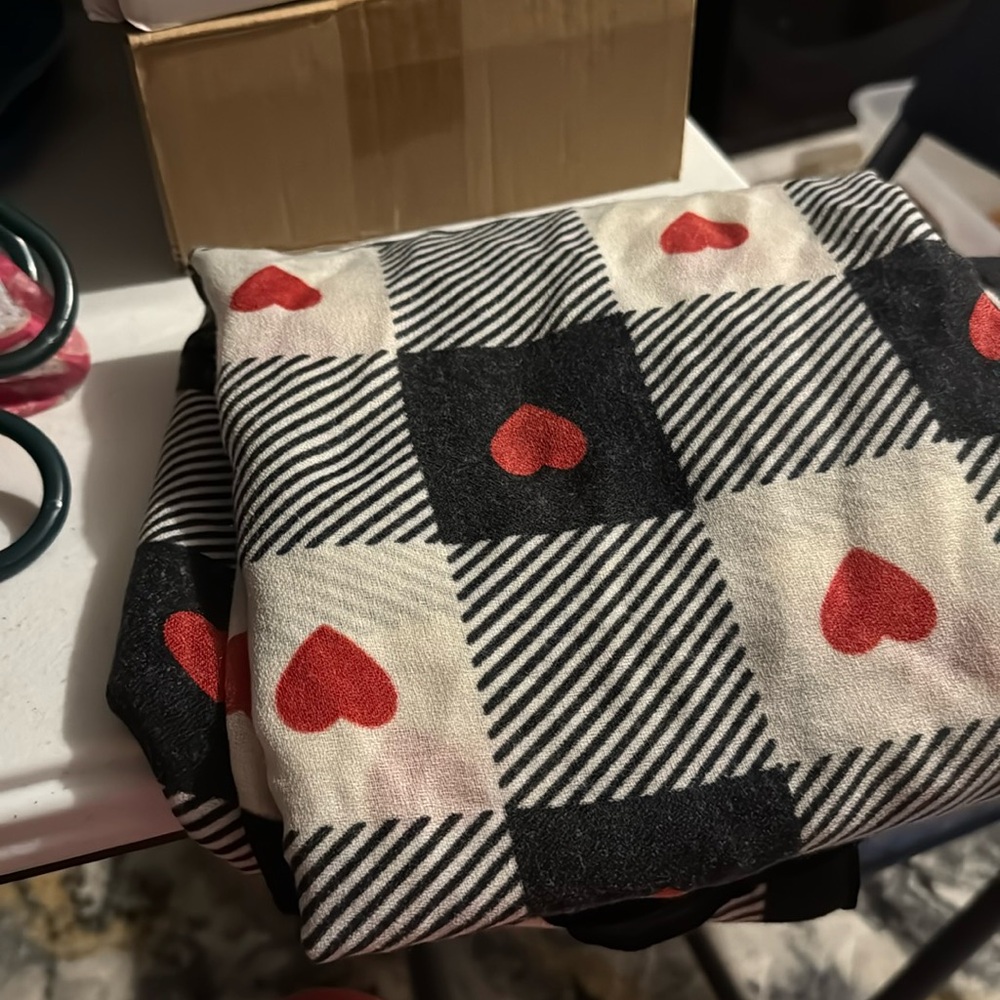 Long hearts 💞 scarf 🧣